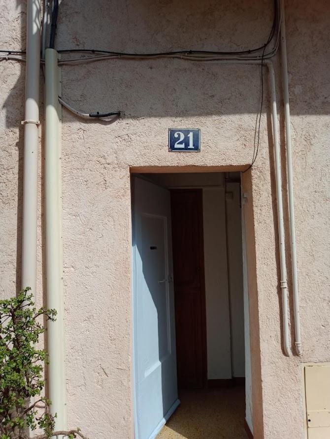 Cadre De Reve Mais Vous Faites Le Menage- Very Good Prices But You Have To Clea-N Th-E Flat Кан Екстериор снимка